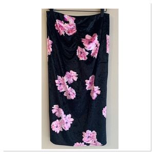 Wayf Emma Rose Ruched Samantha Midi Skirt Velvet Floral Print Black Pink Size M
